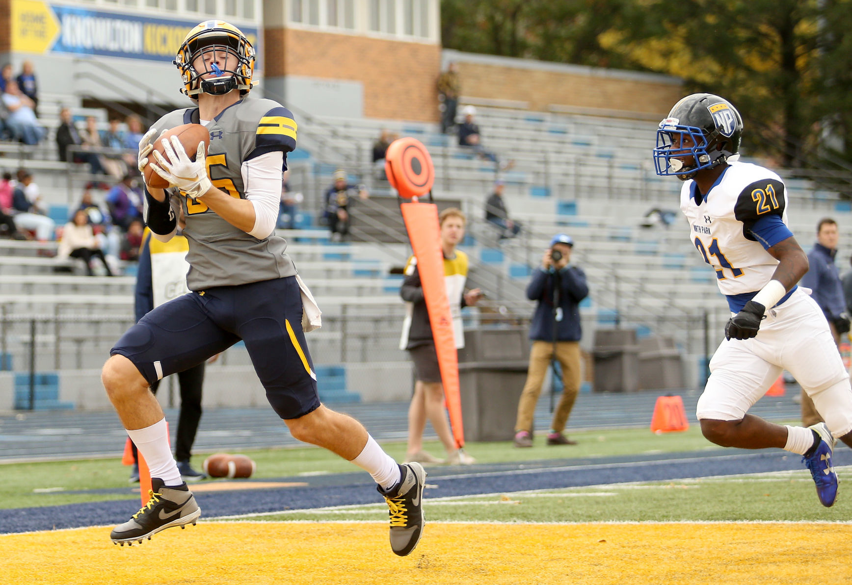 101919-mda-spt-augie-football-004